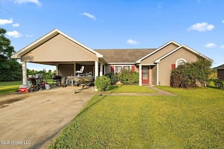 2271 Azalea St, Yazoo City, MS 39194