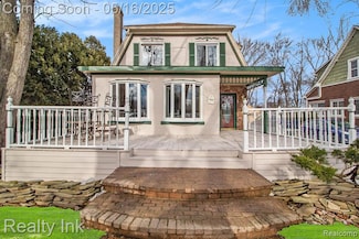 9820 Byromar Ln, Grosse Ile, MI 48138