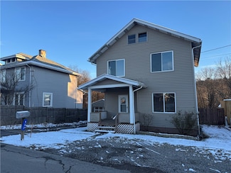 637 Memorial Dr, New Kensington, PA 15068