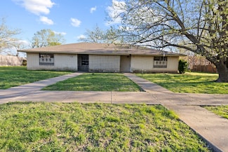 536 Arbor Ln, Lancaster, TX 75134