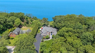 321 Sandpiper Dr, Riverhead, NY 11901