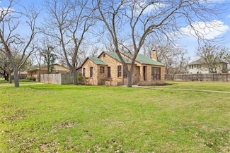 713 S Van Buren St, Mc Gregor, TX 76657
