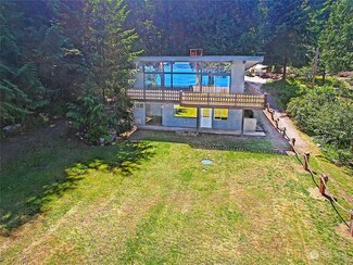 2153 Highland Dr, Camano Island, WA 98282