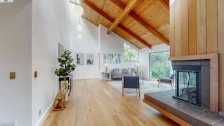6425 Zinn Dr, Oakland, CA 94611