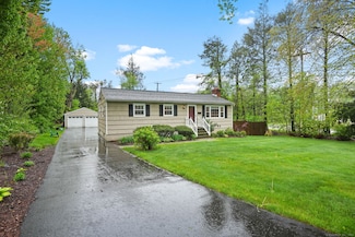 2 Turney Place, Trumbull, CT 06611