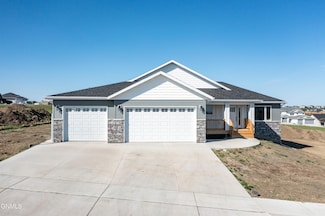 2108 Monarch Ave, Bismarck, ND 58503