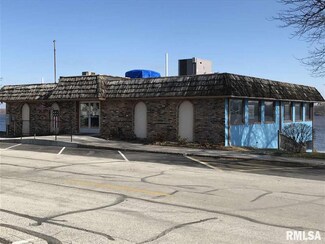 333 River Dr, Princeton, IA 52768