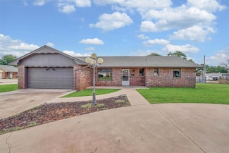 108 Mockingbird Ln, Elk City, OK 73644