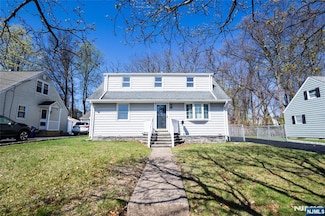 18 Farmingdale Ave, Bloomfield, NJ 07003