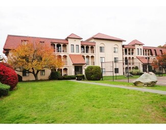 685 Oak St Unit 102, Brockton, MA 02301