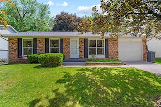 54 Amber Ln, Iowa City, IA 52240