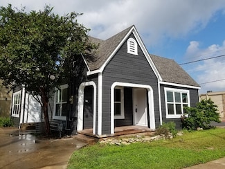 3812 Old College Rd, Bryan, TX 77801