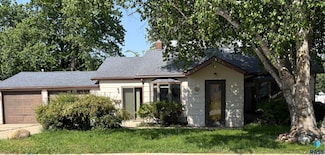 202 7th Ave SW, Pipestone, MN 56164