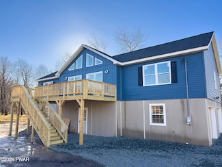4060 Eagle Ct, Lake Ariel, PA 18436
