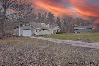 326 W Giles Rd, Muskegon, MI 49445
