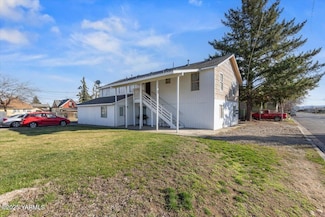 507 S Ahtanum Ave, Wapato, WA 98951