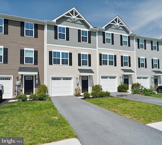 230 Rhea Dr, Martinsburg, WV 25403