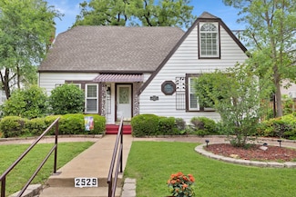 2529 Honeysuckle Ave, Fort Worth, TX 76111