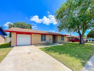 1206 Fairview Dr, Beeville, TX 78102