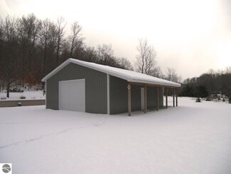 2120 W Parcias Trail Unit B, Maple City, MI 49664