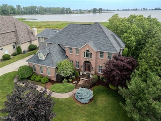 854 Crosstree Ln, Sandusky, OH 44870