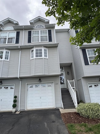 1009 Ethan Allen Dr, New Windsor, NY 12553