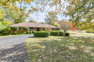 23 Sunset Dr, CamMacK Village, AR 72207