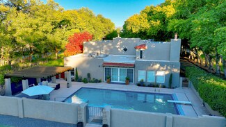 8421 Guadalupe Trail NW, Los Ranchos, NM 87114