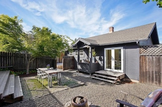 9 Hill Dr, Petaluma, CA 94952