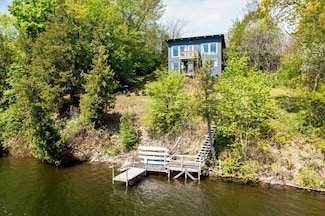 235 Pleasantview Dr, North Hero, VT 05474