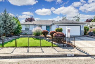 1361 Heather Ln, Central Point, OR 97502