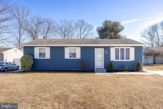 14 Del Sordo Dr, Sicklerville, NJ 08081