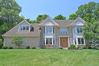 8081 Tanager Woods Ct, West Chester, OH 45069