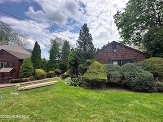 37 Swartzel Dr, Middletown, NJ 07748