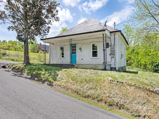 1224 Phillipsville Loop, Canton, NC 28716