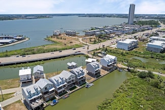 23 Cmdr Runco Ln, Taylor Lake Village, TX 77586