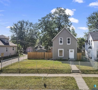 817 W 12th St, Sioux Falls, SD 57104