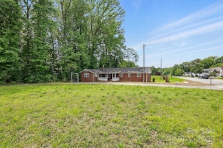 800 Old Little Rock Rd, Charlotte, NC 28214
