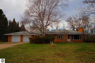 8024 Us Highway 31, Grawn, MI 49637