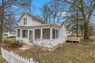 327 S 4th St, Niles, MI 49120