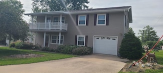 406 E Centre St, Garnavillo, IA 52049