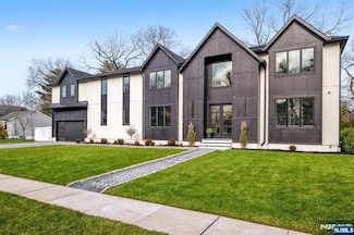 75 Susan Dr, Closter, NJ 07624