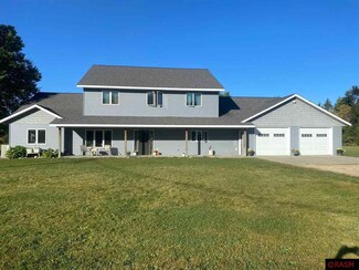37517 452nd St, Saint Peter, MN 56082