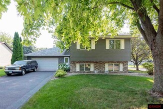 1700 1700 N Orchid Dr, North Mankato, MN 56003