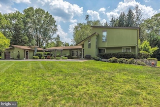 10 Middle Acre Ln, Cherry Hill, NJ 08003