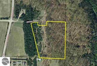 11160 E Silver Leaf Farm Rd Unit 8, Suttons Bay, MI 49682