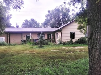 104 Cedar St, Correctionville, IA 51016