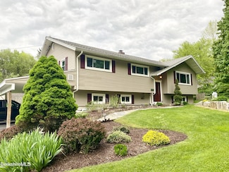 4 Devonshire Dr, Cheshire, MA 01225