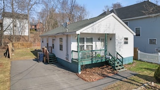 95 Sanford St, Bangor, ME 04401
