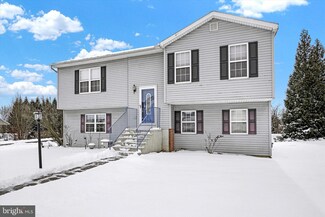 1582 Scotch Dr, York, PA 17404